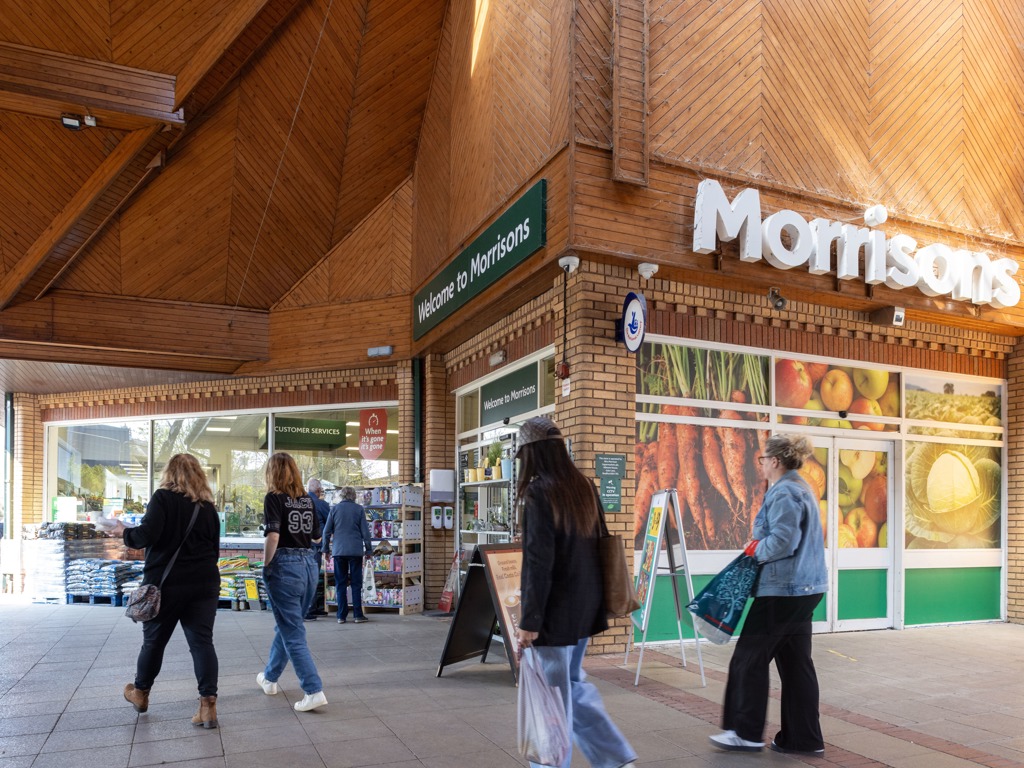 Unit 24, No.24 St Andrews Square Shopping Centre, Droitwich Spa, Worcestershire, WR9 8HE