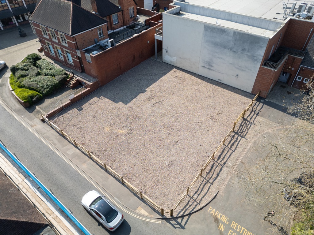 Unit 24, No.24 St Andrews Square Shopping Centre, Droitwich Spa, Worcestershire, WR9 8HE