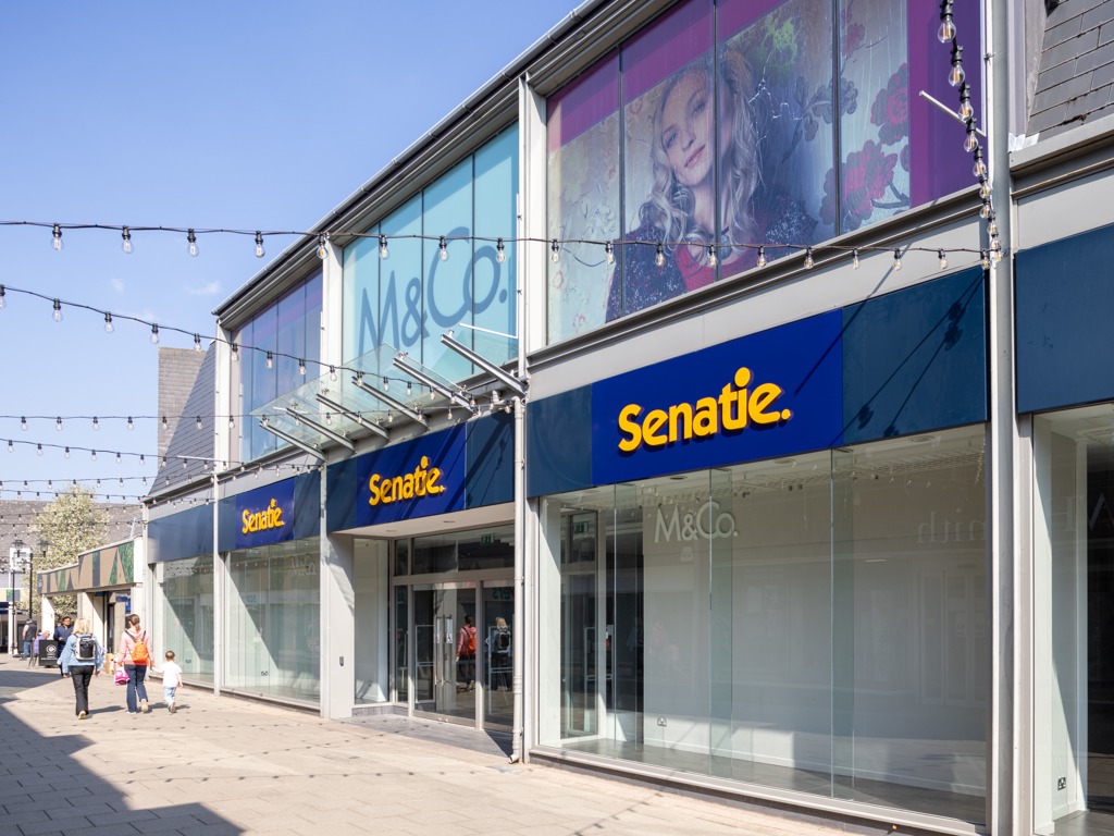 Unit 24, No.24 St Andrews Square Shopping Centre, Droitwich Spa, Worcestershire, WR9 8HE
