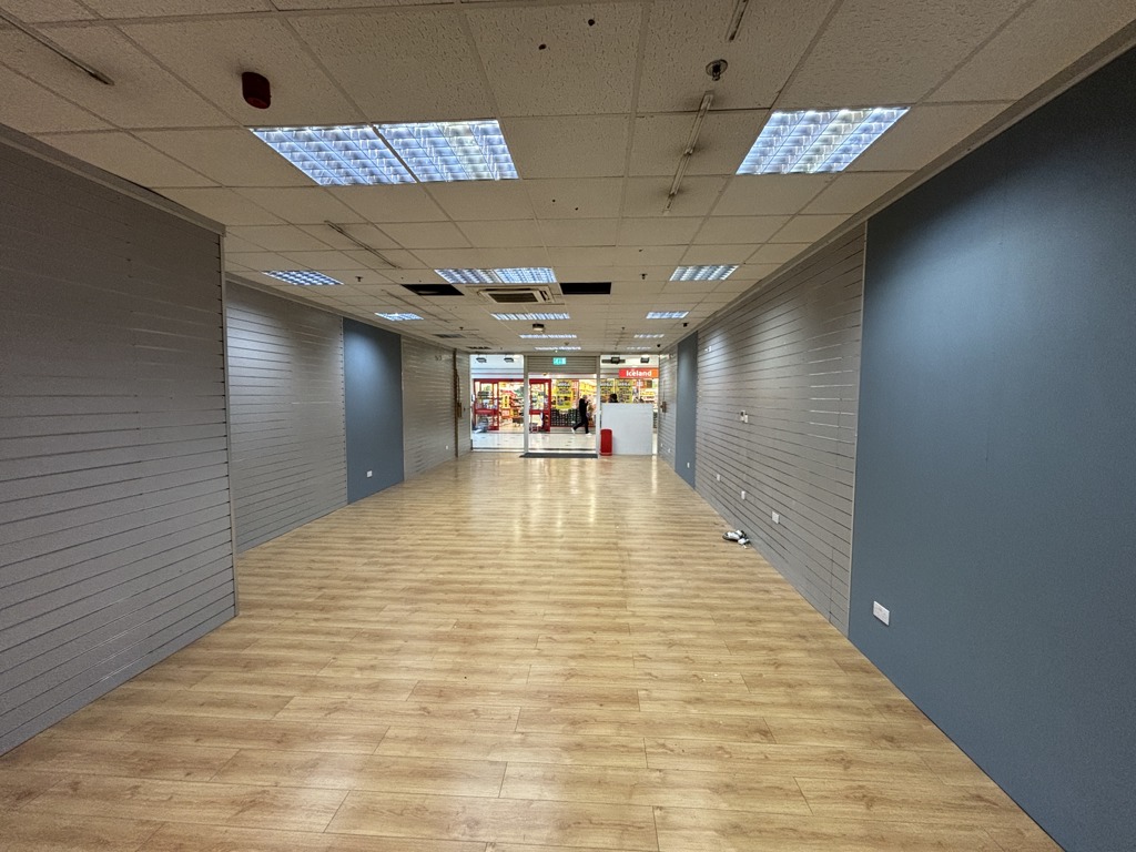 Unit 18, 31 Wulfrun Way, Wulfrun Shopping Centre, Wolverhampton, WV1 3HH