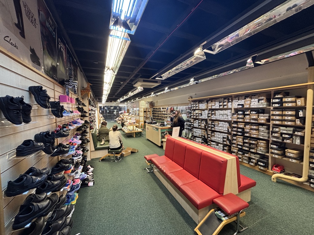 Unit 5, No.48 St Andrews Square Shopping Centre, Droitwich Spa, Worcestershire, WR9 8HE